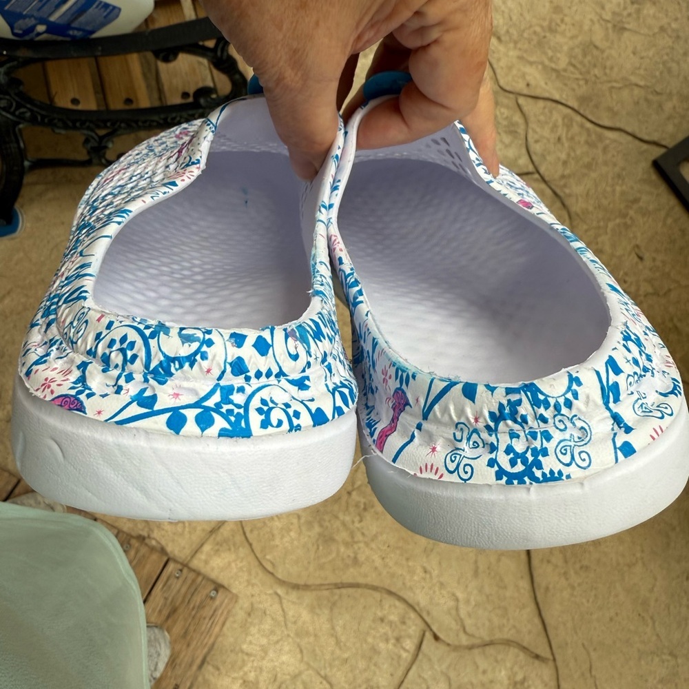 Women’s  Sport 8.5 Water/Beach/Every Day Shoes - Blue and Pink Pattern - Picture 3 of 13